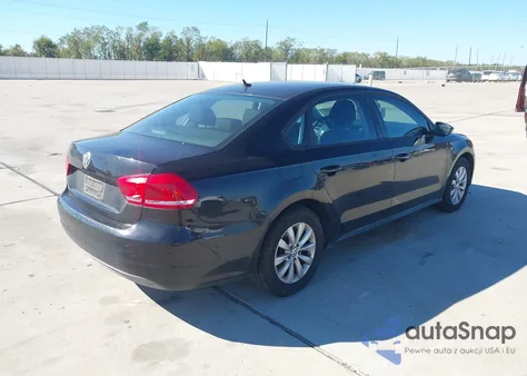 2012 Volkswagen Passat 2.5L S из США, поврежденный, VIN 1VWAH7A30CC058947